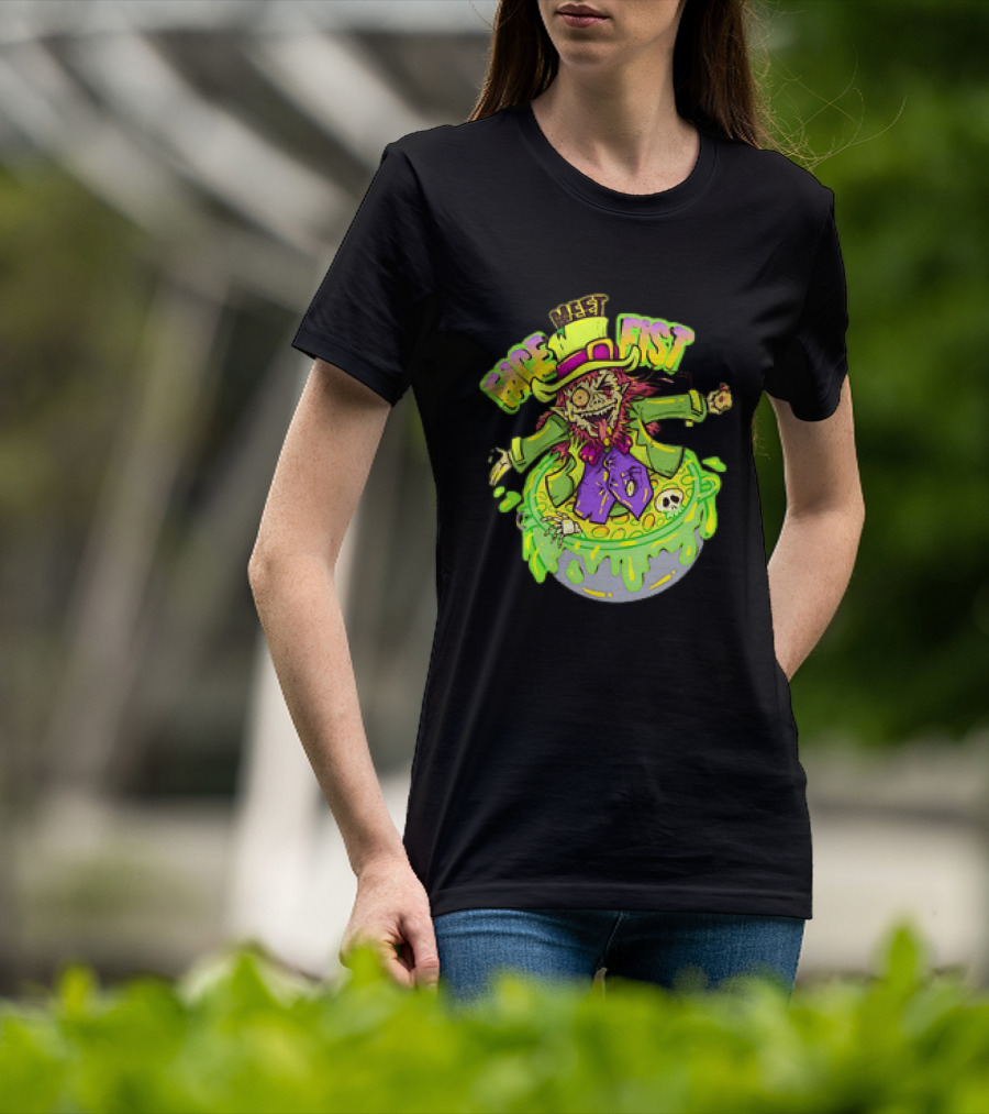 Face Meet Fist Leprechaun St Patrick's Day Cauldron Green Slime Skull T-Shirt