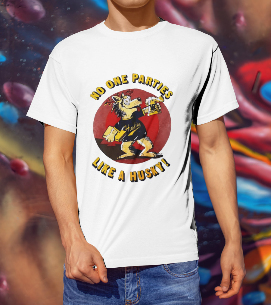 LB81 Wolf Drinking Beer And Carrying Book No One Parties Like A Husky Huskies T-Shirt