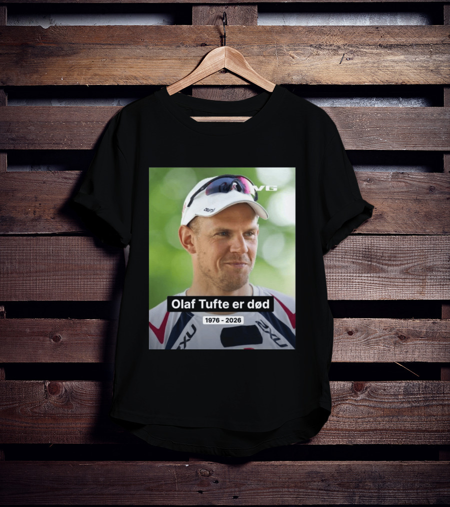 Olaf Tufte Er Død 1976 2026 VG 2XU T-Shirt