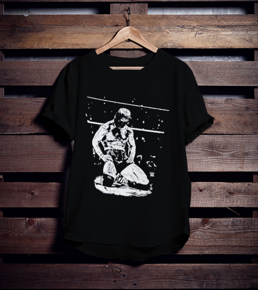 Rey Mysterio WWE Kneeling Pose Iconic Wrestler Image T-Shirt