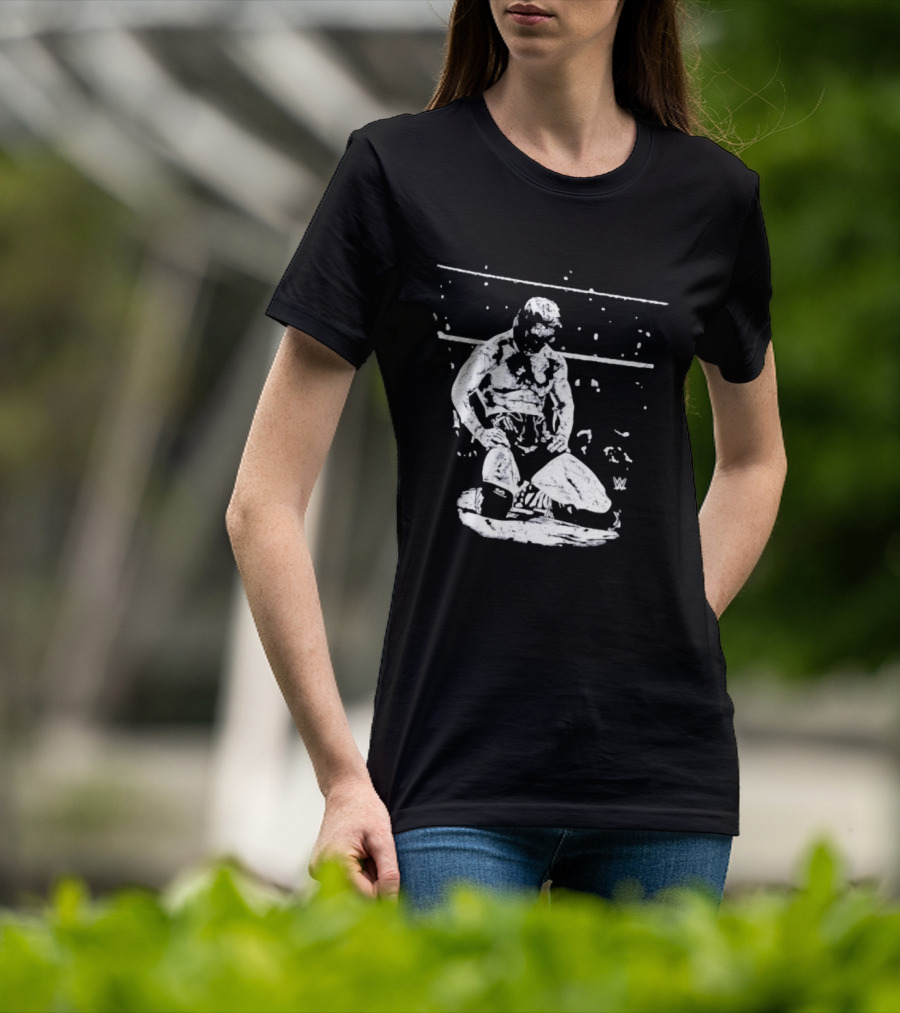 Rey Mysterio WWE Kneeling Pose Iconic Wrestler Image T-Shirt