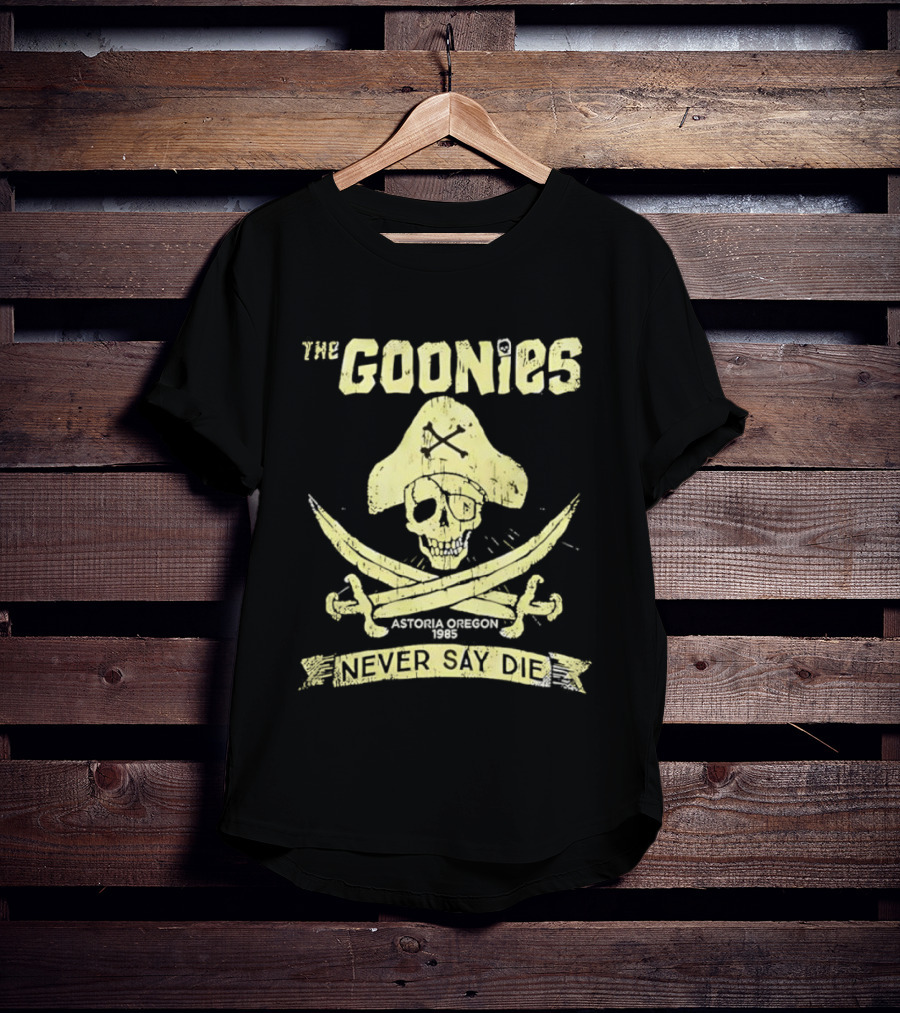The Goonies Never Say Die Astoria Oregon 1985 Skull Pirate T-Shirt