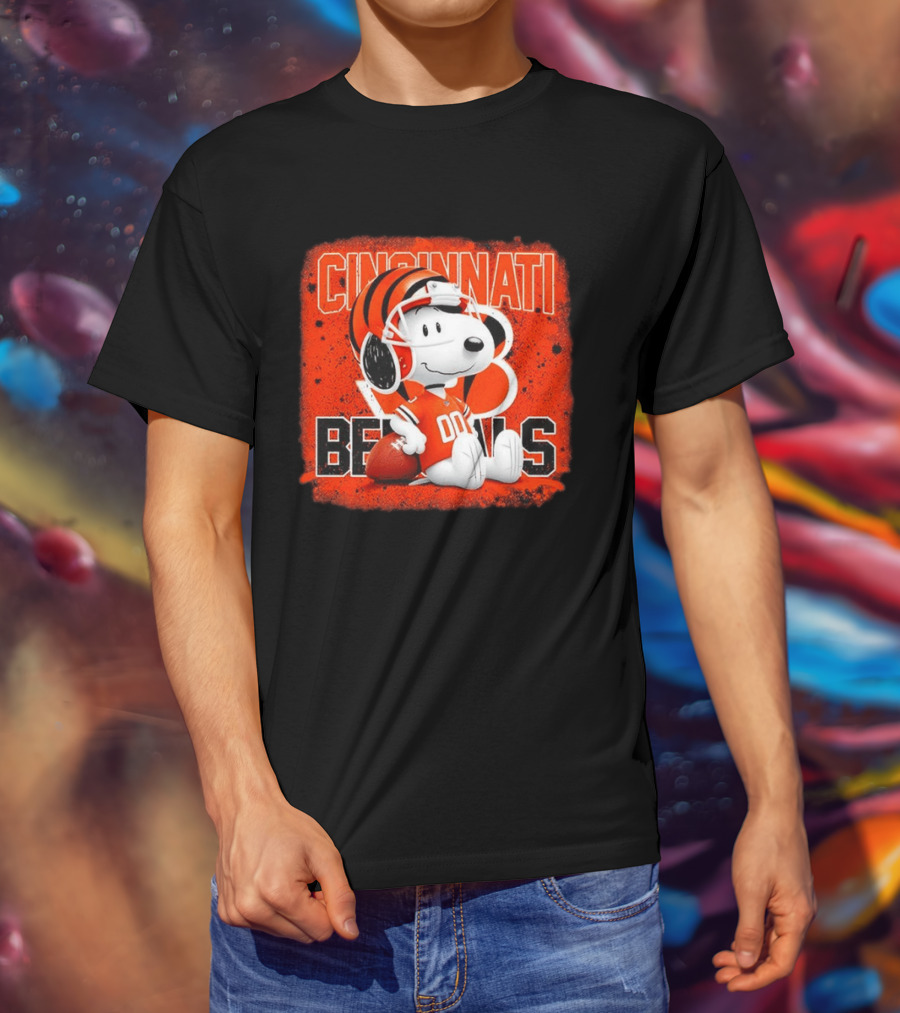 Cincinnati Bengals Snoopy 00 Football Helmet T-Shirt