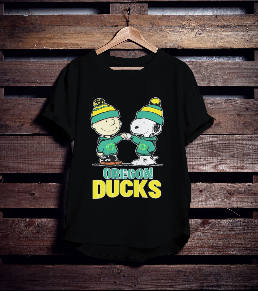Charlie Brown Snoopy Fist Bump Oregon Ducks Fan Gear T-Shirt