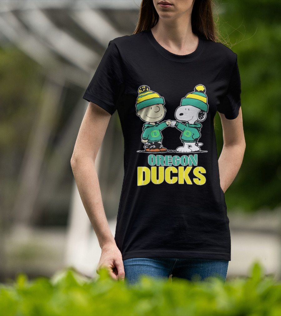Charlie Brown Snoopy Fist Bump Oregon Ducks Fan Gear T-Shirt