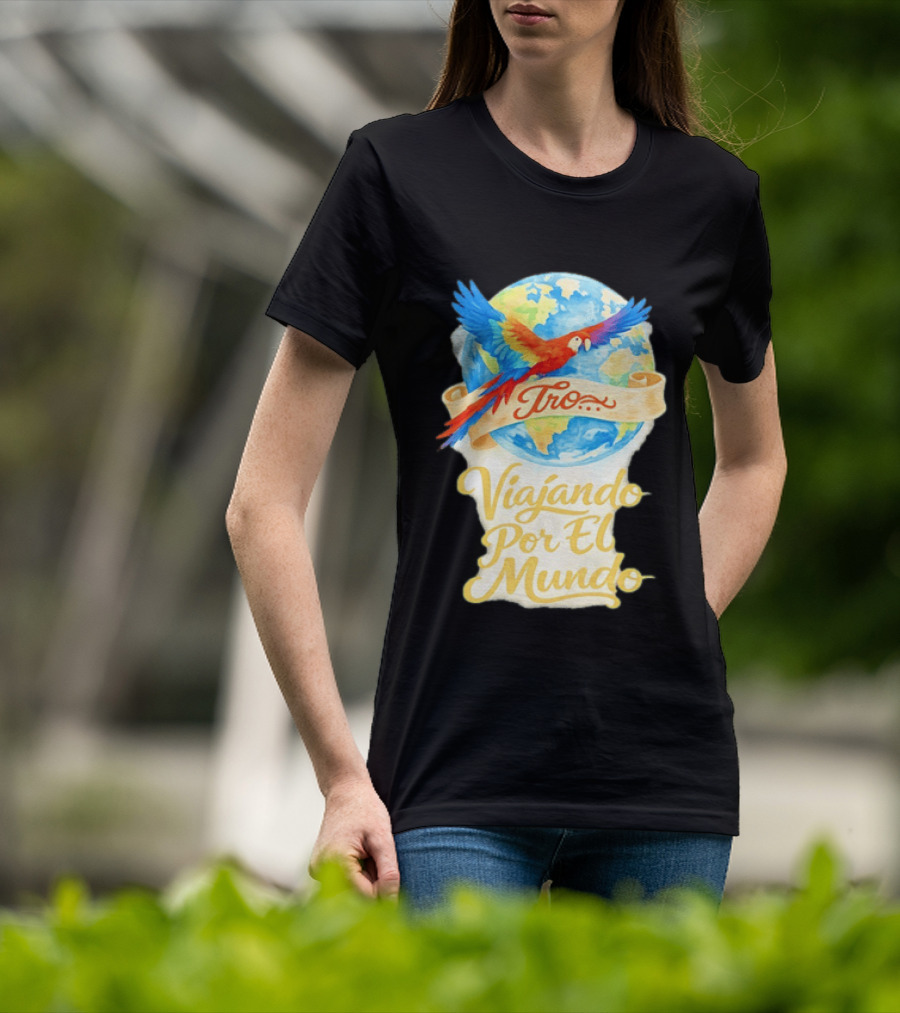 Tro Macaw Flying Across Globe Viaje Por El Mundo T-Shirt