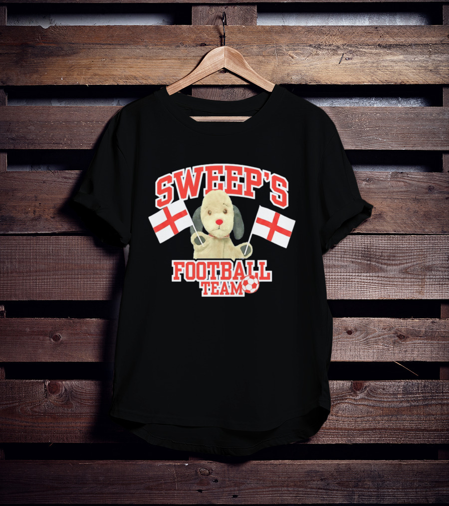 Sweep's Football Team Puppet Children's TV England Flags T-Shirt
