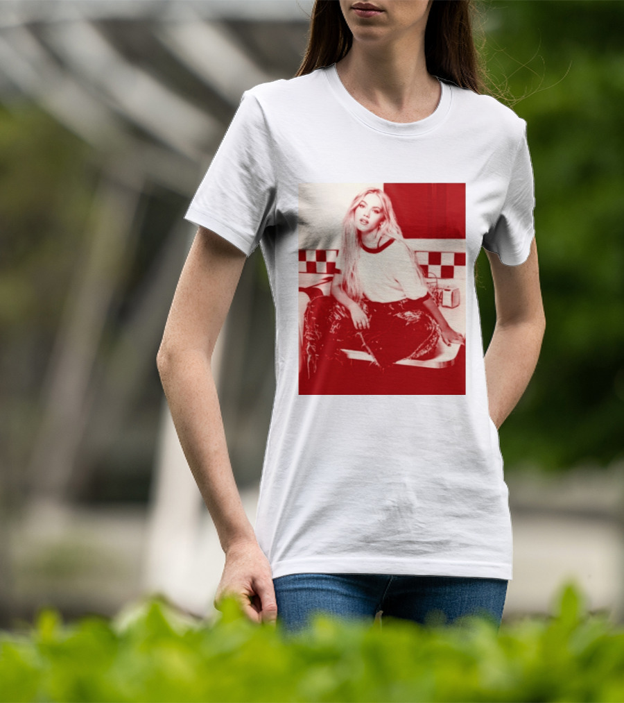 Freya Skye Store Bad Taste Photo Retro Vibe Outfit With Distressed Jeans And Casual Raglan Top In Diner Setting T-Shirt