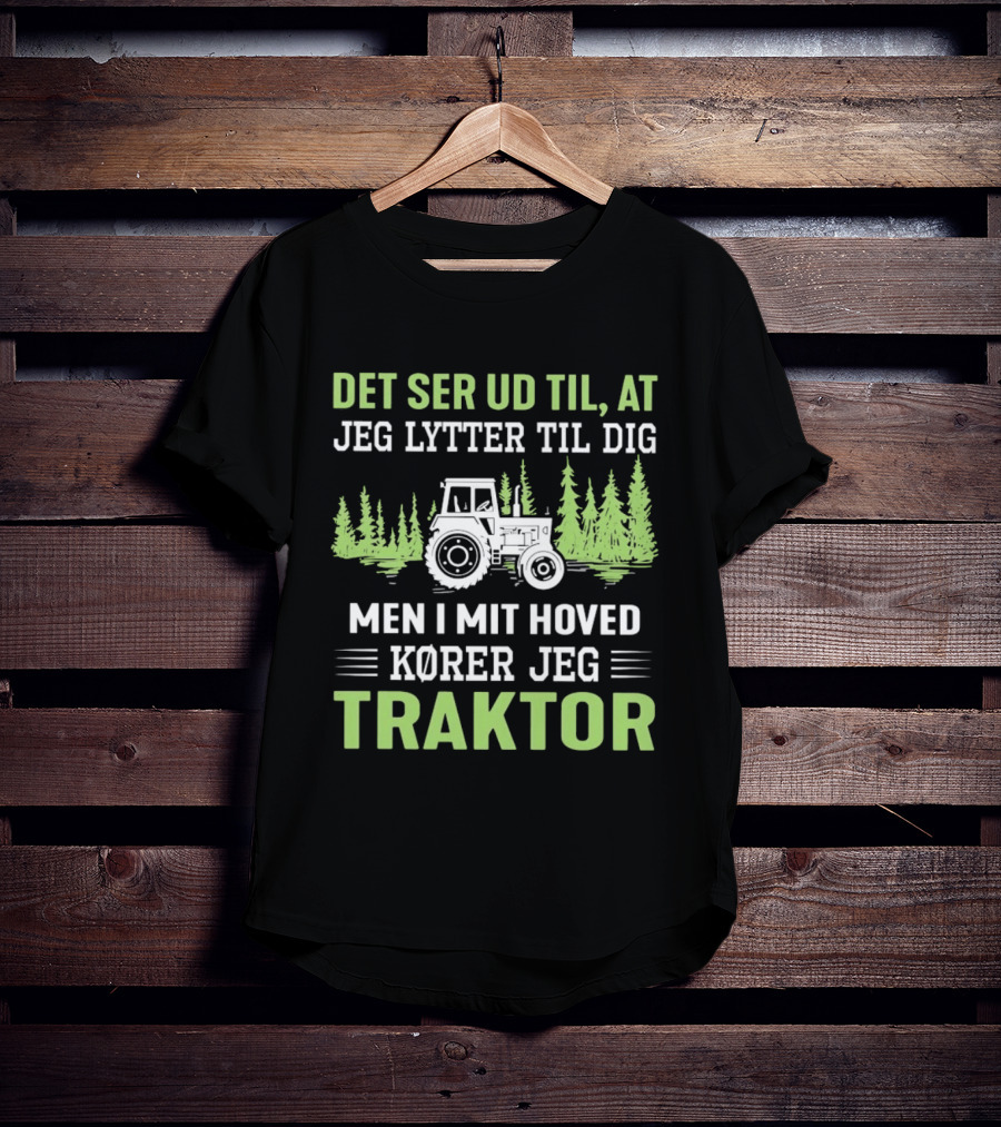 Det Ser Ud Til At Jeg Lytter Til Dig Men I Mit Hoved Kører Jeg Traktor Træer Traktor T-Shirt