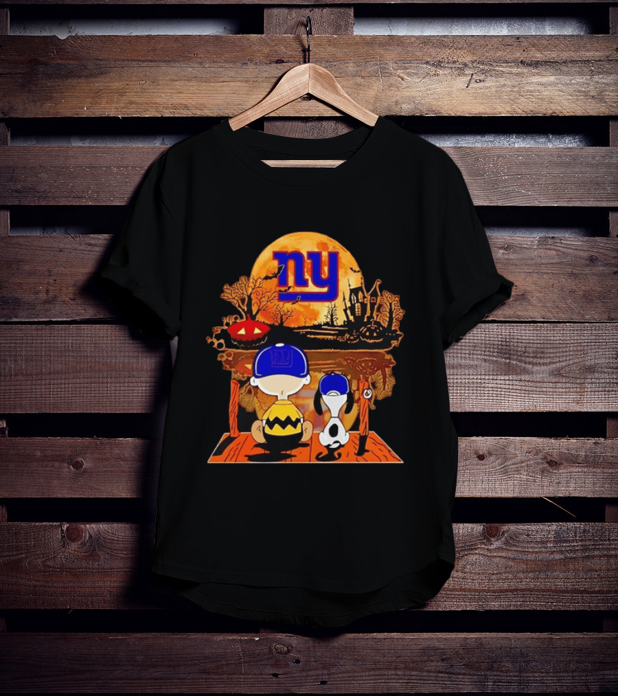 New York Giants Charlie Brown Snoopy Halloween Moon T-Shirt