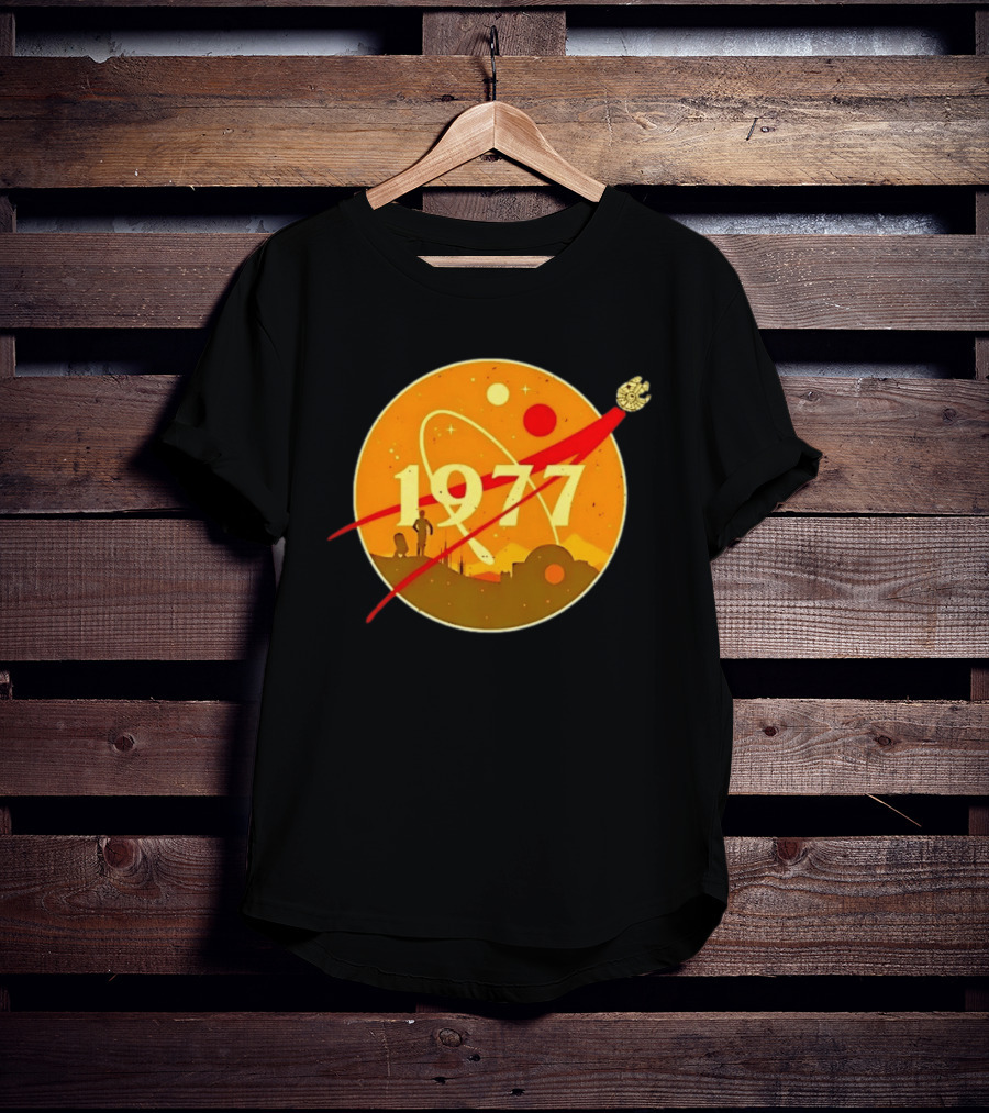 Star Wars 1977 Millennium Falcon Space Desert Silhouette Planetary Orbit T-Shirt