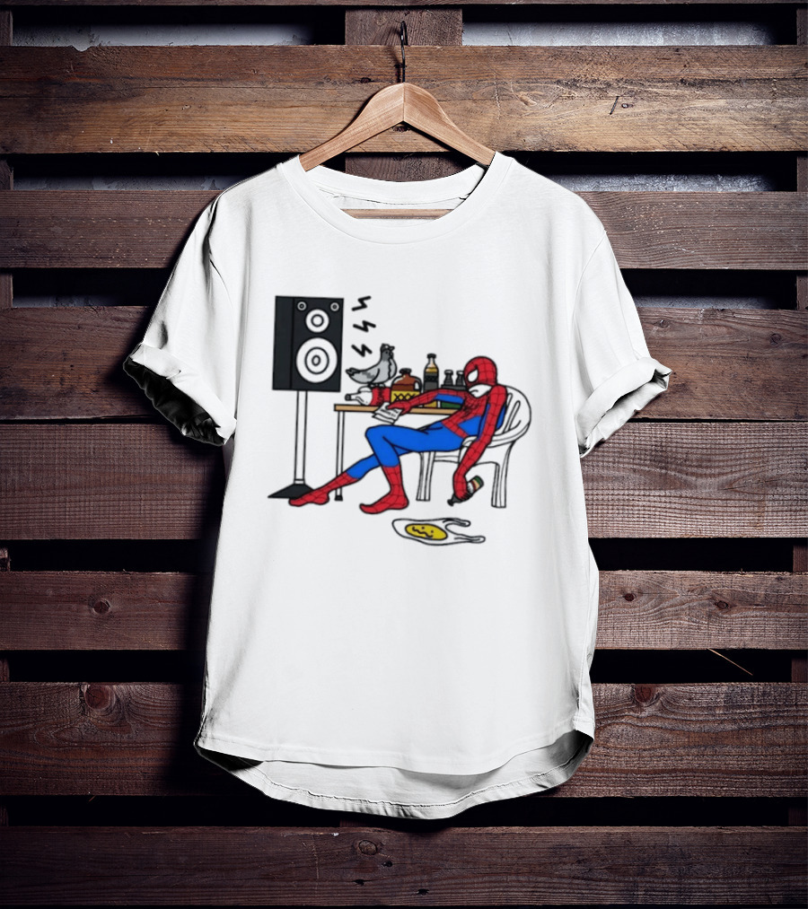 Spider Man Te Quiero Romo Drinking Marvel Speaker Table Scene T-Shirt