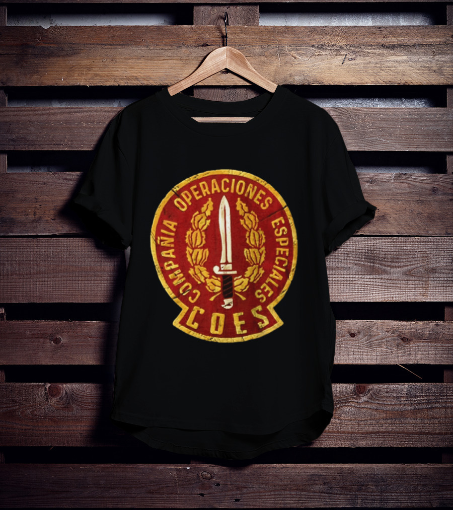 Compañía Operaciones Especiales COES Insignia With Tactical Knife T-Shirt