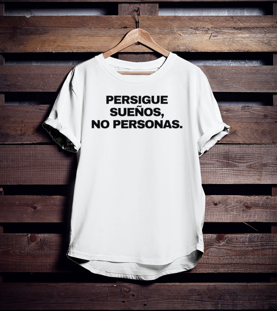 Persigue Sueños No Personas Motivational Spanish Phrase Chase Dreams T-Shirt