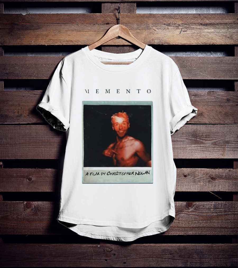 Memento A Film By Christopher Nolan Guy Pearce Polaroid Image T-Shirt