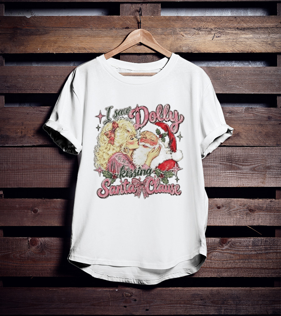 I Saw Dolly Kissing Santa Clause Christmas T-Shirt