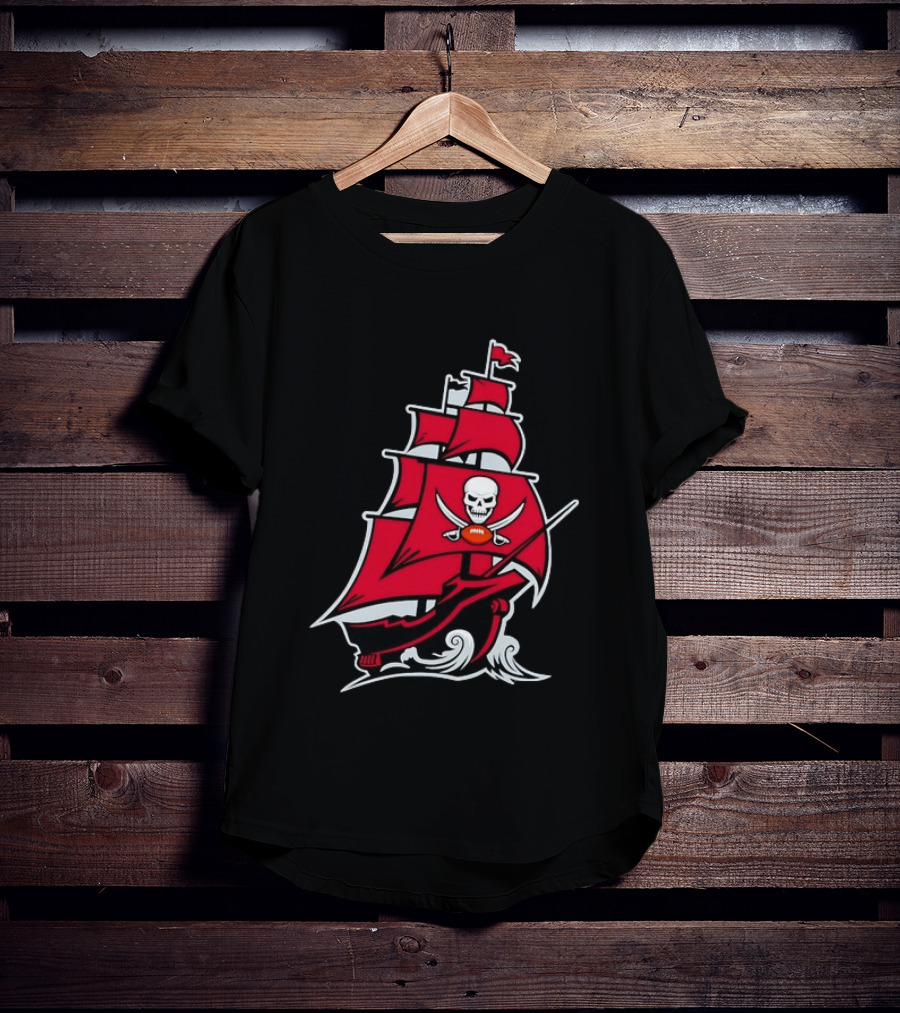 Tampa Bay Buccaneers Pirate Ship Skull Football T-Shirt