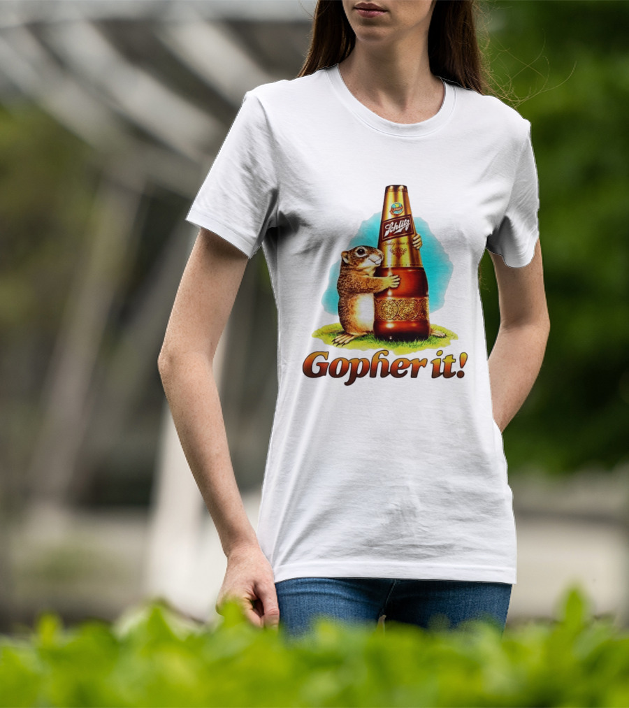Schlitz Beer Gopher It Bottle Hugging Squirrel Vintage Advertising T-Shirt