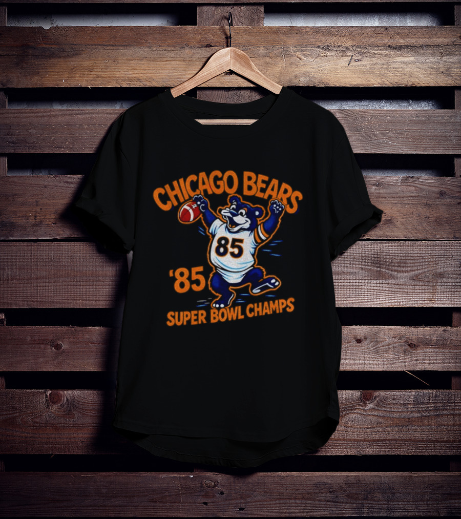 Chicago Bears '85 Super Bowl Champs Celebrating Bear With Football T-Shirt