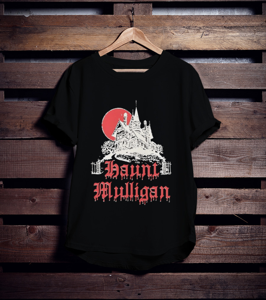 Haunt Mulligan Gothic Haunted House Horror Red Moon T-Shirt