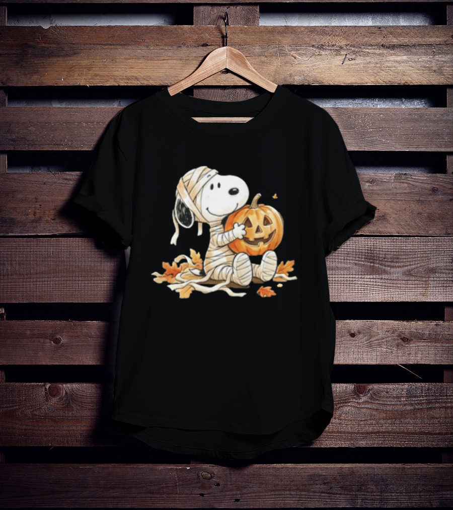 Mummy Snoopy Holding Jack O Lantern Halloween Peanuts Cartoon T-Shirt