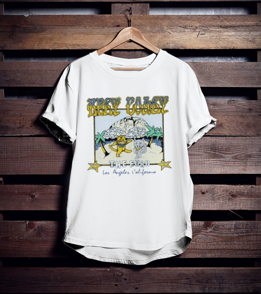 Best Coast The Ford Los Angeles California August 2022 Concert Cats And Mountains T-Shirt