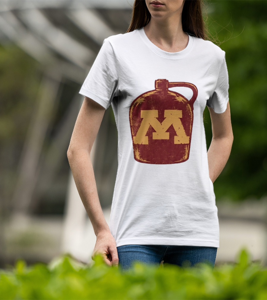 Minnesota Golden Gophers Distressed M Jug T-Shirt