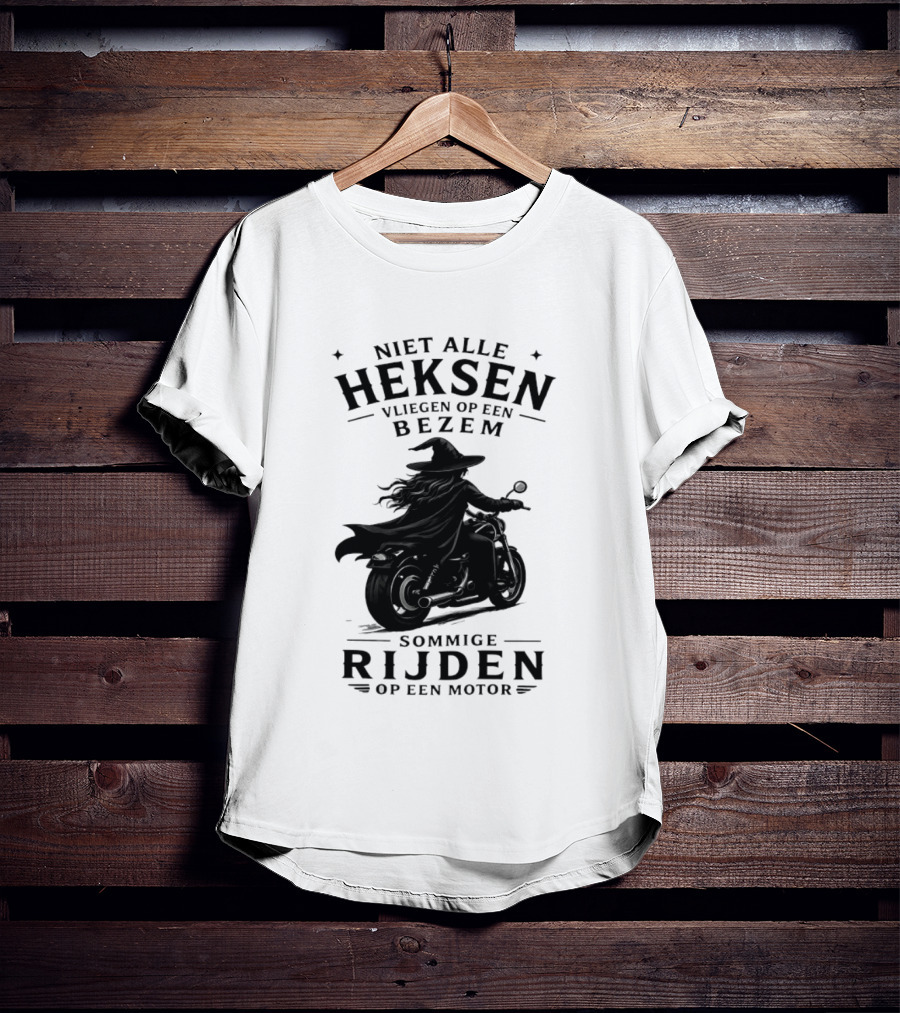 Niet Alle Heksen Vliegen Op Een Bezem Sommige Rijden Op Een Motor T-Shirt