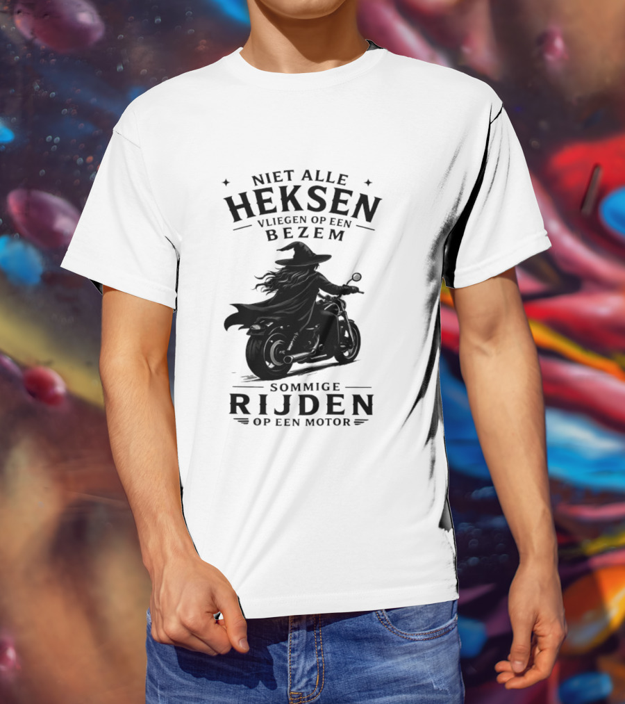 Niet Alle Heksen Vliegen Op Een Bezem Sommige Rijden Op Een Motor T-Shirt