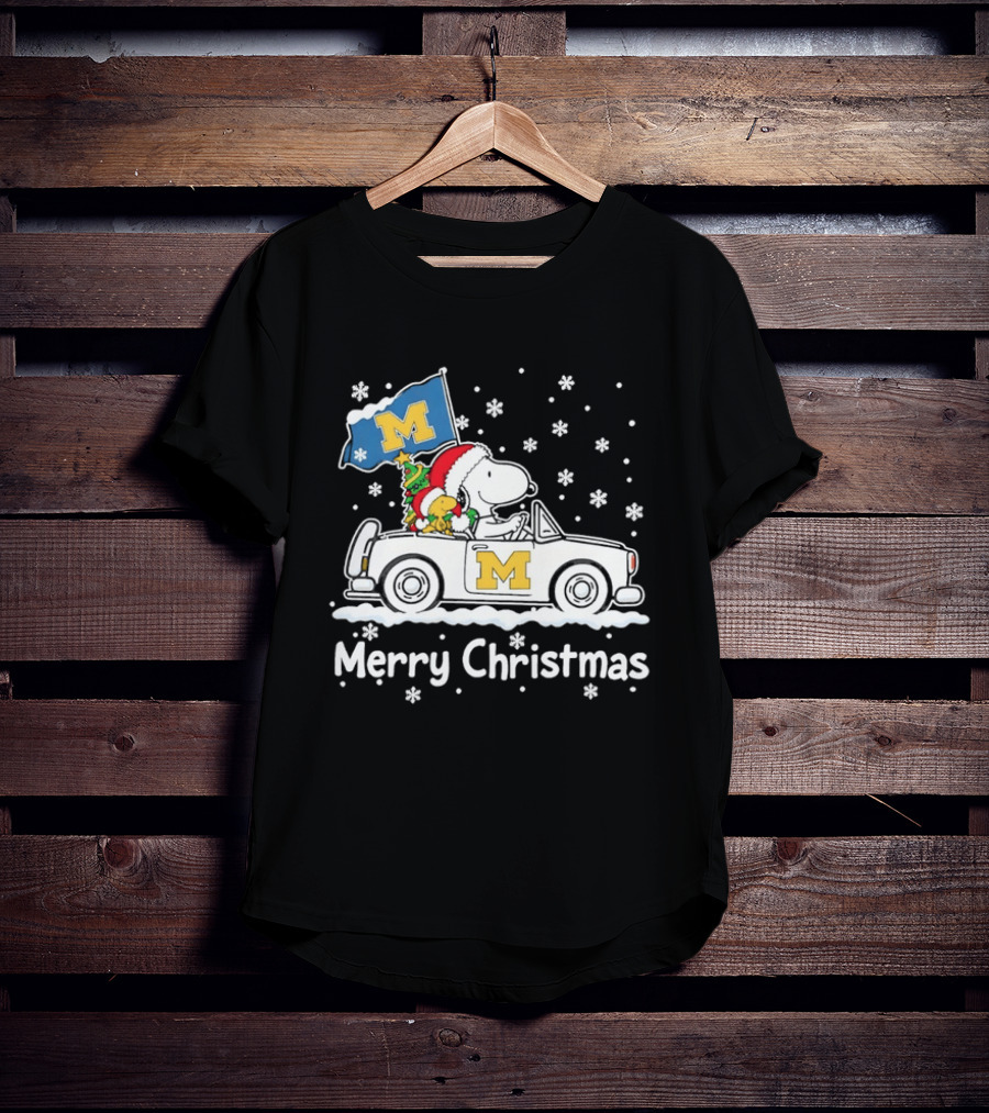 University Of Michigan Wolverines Snoopy Woodstock Christmas Car Flag Snowflakes T-Shirt