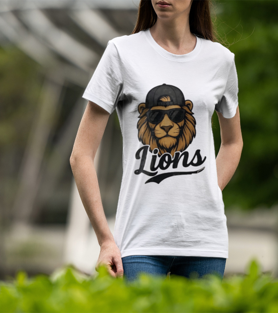 Detroit Lions Cool Lion Wearing Shades And Cap T-Shirt