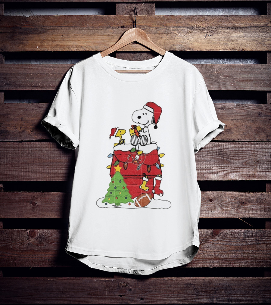 Snoopy Merry Christmas Tampa Bay Buccaneers 2026 Football Holiday Peanuts Santa Hat T-Shirt