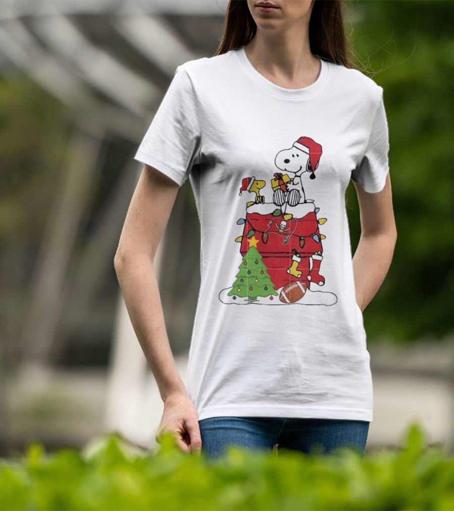 Snoopy Merry Christmas Tampa Bay Buccaneers 2026 Football Holiday Peanuts Santa Hat T-Shirt