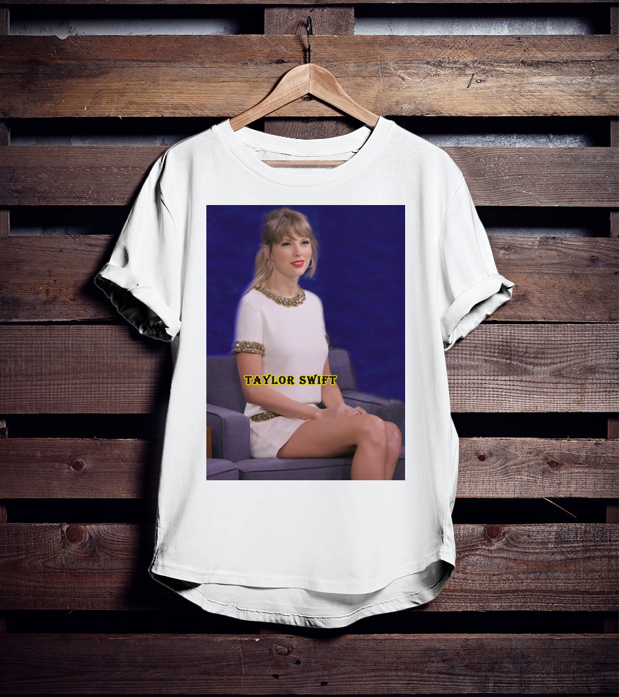 TAYLOR SWIFT Fans Theory About Actress In 10-Minute 'All Too Well' T-Shirt