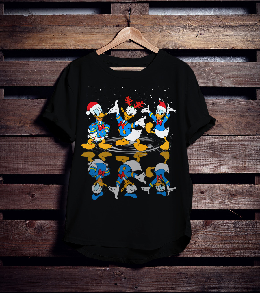 Donald Duck Santa Christmas Reflections T-Shirt