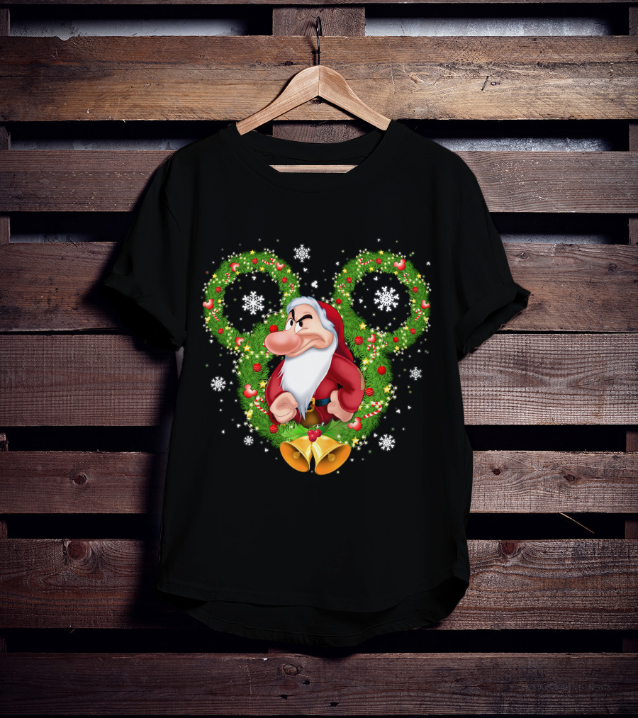 Grumpy Santa Dwarf In Wreath With Snowflakes And Bells T-Shirt