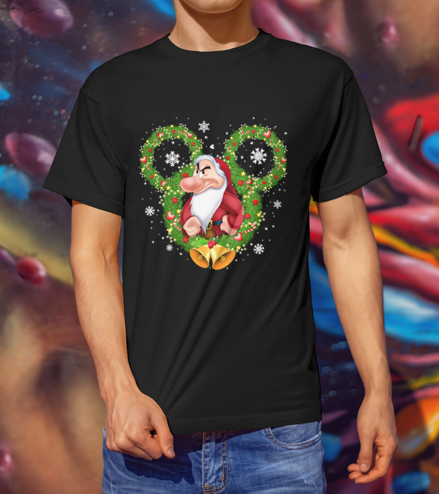 Grumpy Santa Dwarf In Wreath With Snowflakes And Bells T-Shirt