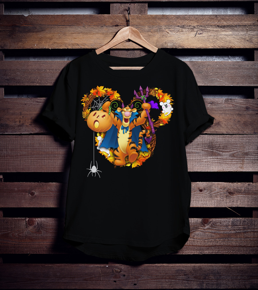 Tigger Halloween Wreath With Pumpkin And Spider Decorations T-Shirt