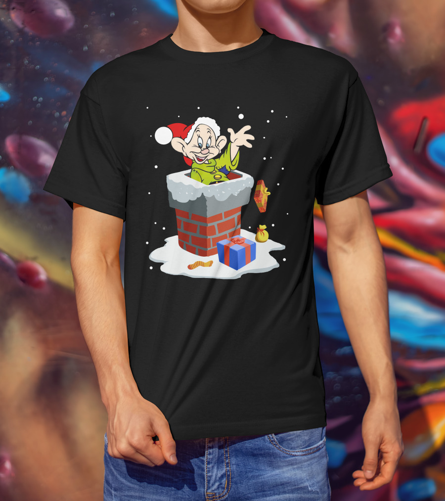 Dopey Santa Chimney Christmas Gifts Snow Scene T-Shirt