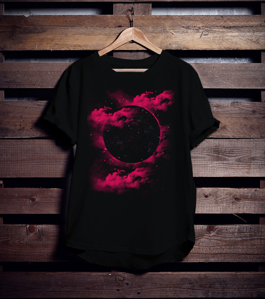 Trou Noir Classique Espace Nuages Rouges T-Shirt