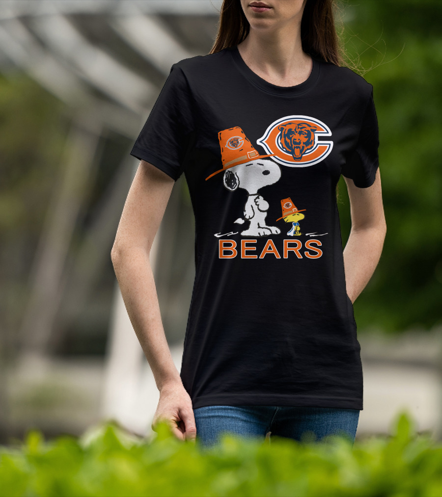 Chicago Bears Snoopy And Woodstock Thanksgiving Football T-Shirt