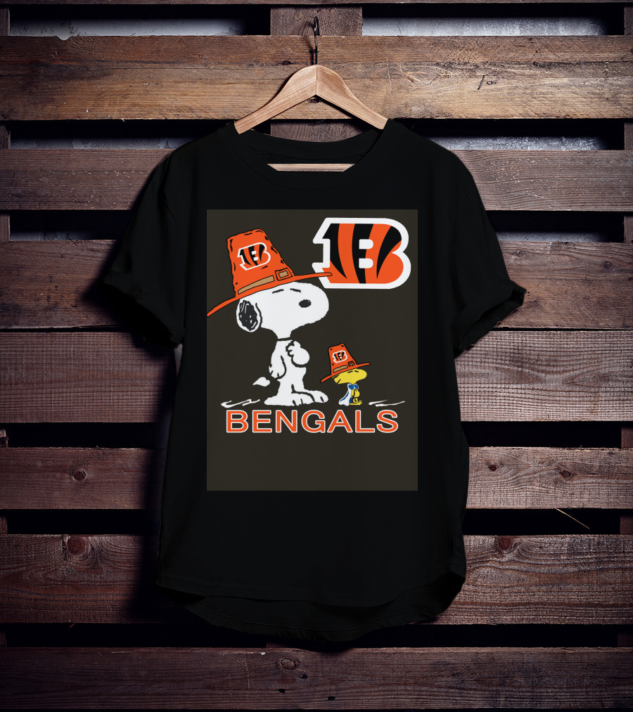 Bengals Snoopy Woodstock Thanksgiving Football T-Shirt