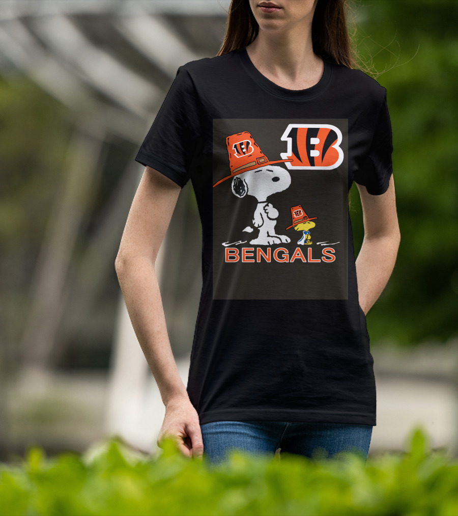 Bengals Snoopy Woodstock Thanksgiving Football T-Shirt