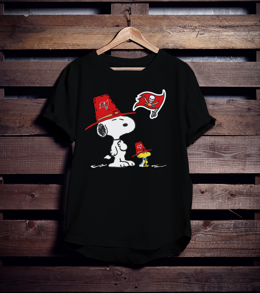 Snoopy Buccaneers Pirate Hat With Logo And Flag T-Shirt