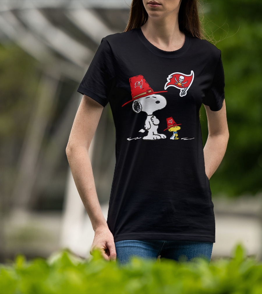 Snoopy Buccaneers Pirate Hat With Logo And Flag T-Shirt