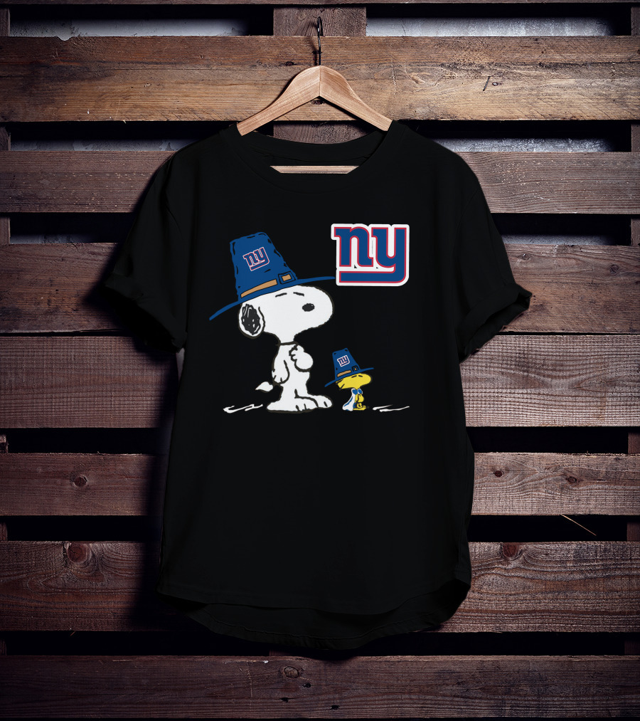 New York Giants Snoopy And Woodstock Pilgrim Hat Celebration T-Shirt