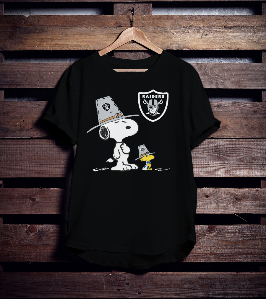 Raiders Snoopy And Woodstock Pilgrim Hat Football Tribute T-Shirt