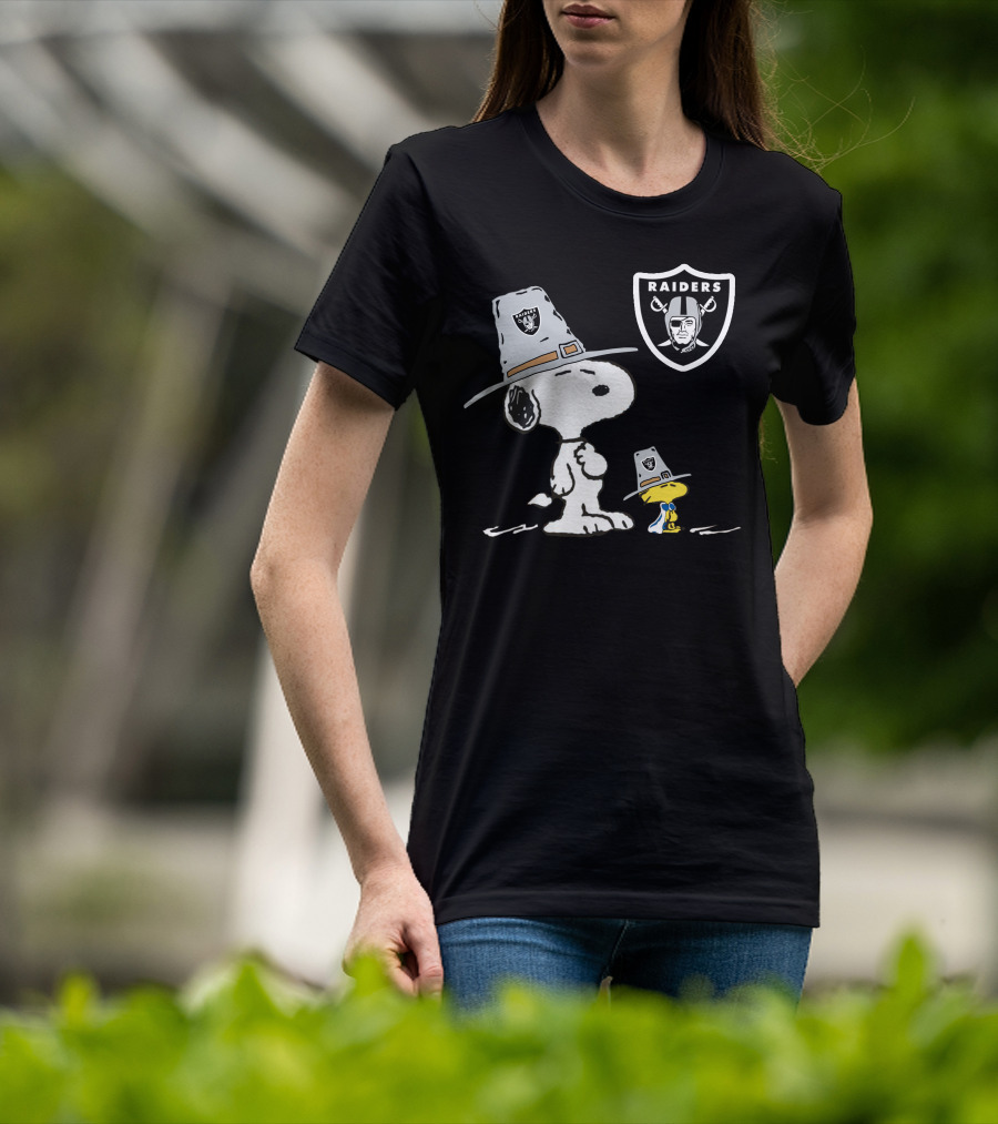 Raiders Snoopy And Woodstock Pilgrim Hat Football Tribute T-Shirt