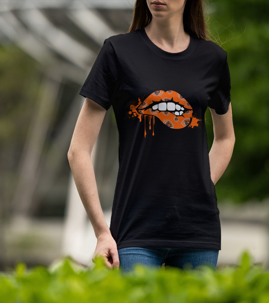 Dripping Lips With Chicago Bears Logo T-Shirt