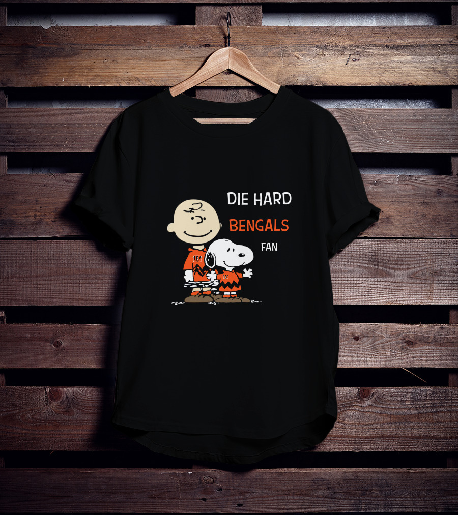 Die Hard Bengals Fan Snoopy And Charlie Brown T-Shirt